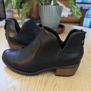 BOC Born Concept Womens Black Leather Side Zip Ankle Boots Booties Size 6.0